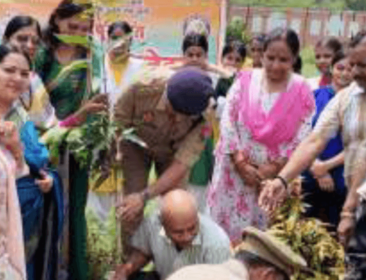 सीपीएस बिंदकी में गंगा समग्र वृक्षारोपण अभियान का आयोजन