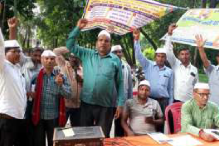 ठगी पीड़ित जमाकर्ता परिवार का तीसरे दिन भी धरना जारी